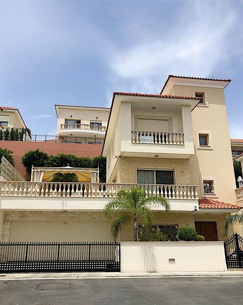 4 Bedroom Villa for Sale in Mouttagiaka, Limassol