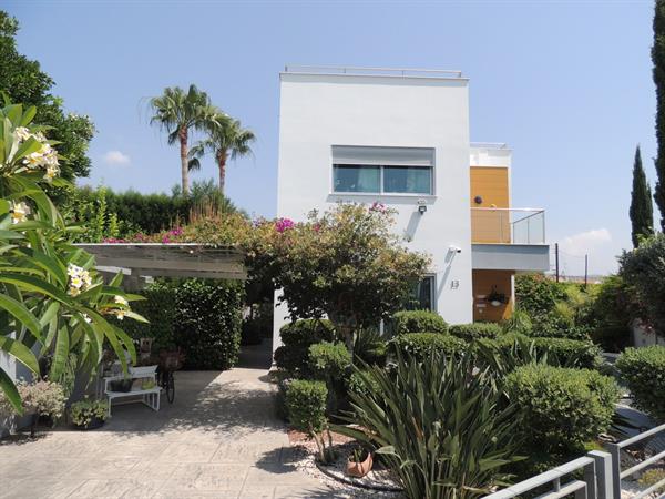 5 Bedroom Villa For Sale in Potamos Yermasogia, Limassol