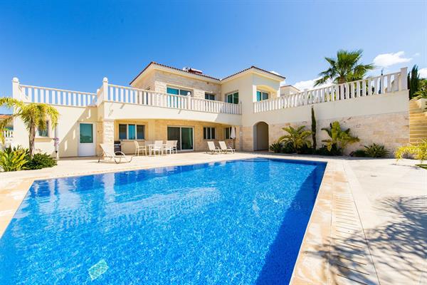 4 Bedroom Villa For Sale in Coral Bay, Paphos