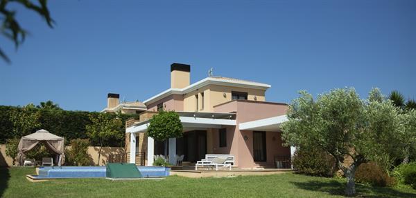 4 Bedroom Villa For Sale in Halkidiki, Greece