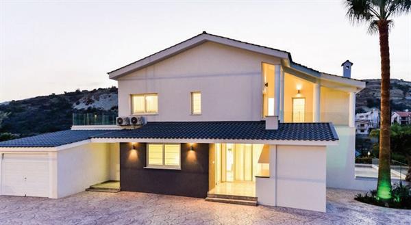 5 bedroom Villa with big garden for sale in Agios Tychonas, Limassol