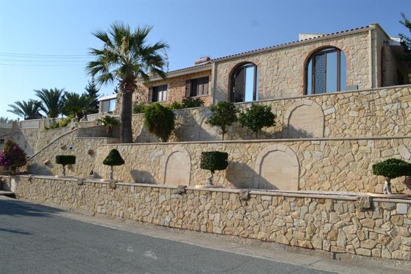 4 Bedrooms Villa for Sale in Tala Kamares, Paphos