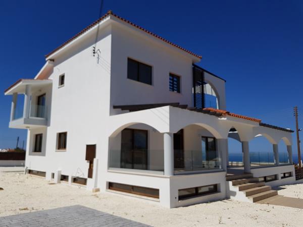 Spacious 8 Bedroom Villa for Sale in Peyia Village, Paphos