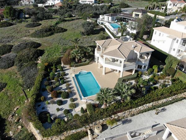 Gorgeous 4 Bedroom Villa for Sale in Sea Caves, Paphos