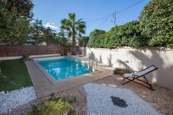 5 Bedroom Villa for Sale in Vari, Athens