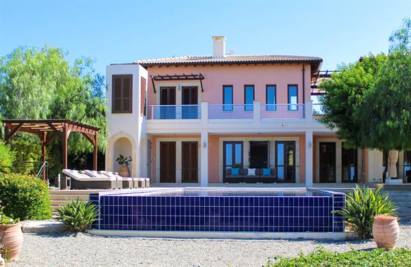 Luxurious 5 Bedroom Villa for Sale in Aphrodite Hills, Paphos