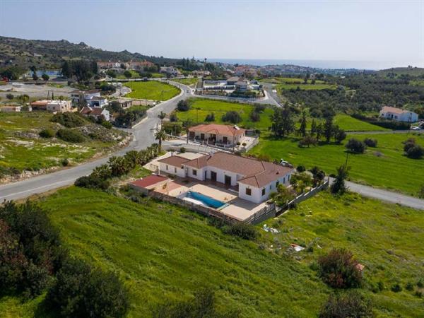 4 Bedroom Bungalow for Sale in Psematismenos, Larnaca