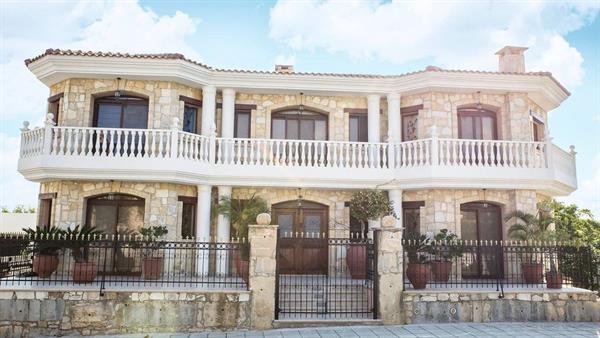 6 Bedroom House for Sale in Agia Fyla, Limassol