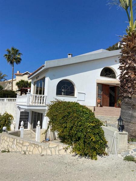 5 Bedroom Villa for Sale in Agios Tychonas, Limassol