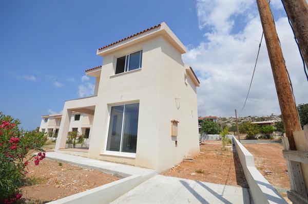 3 Bedroom house for Sale in Peyia, Paphos