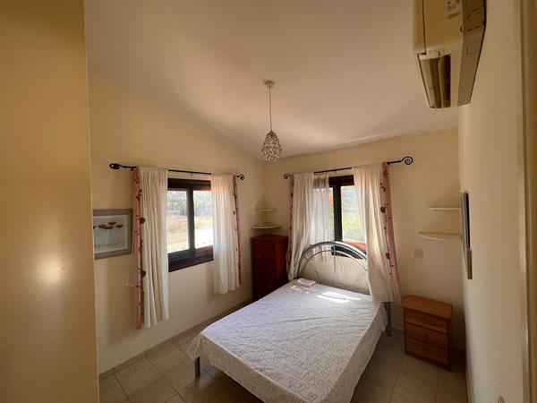 3 Bedroom House for Sale in Sea Caves, Paphos