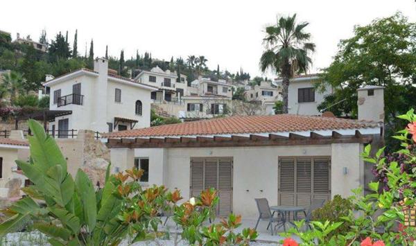 2 Bedroom Bungalow for Sale in Kamares, Paphos