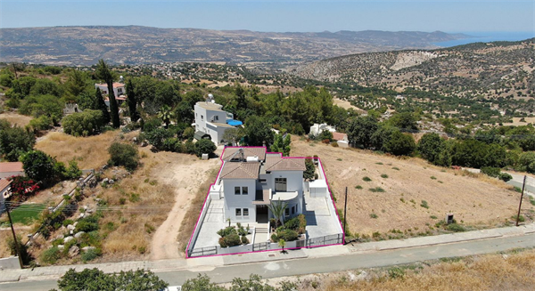 4 Bedroom House with a basement for Sale in Lysos, Paphos