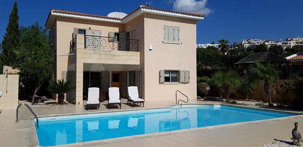 3 Bedroom House for Sale in Chloraka, Paphos